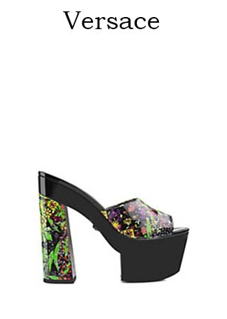 Scarpe-Versace-primavera-estate-2016-donna-look-30