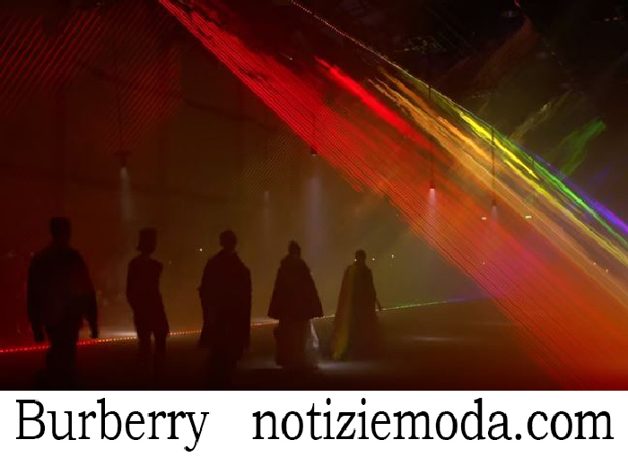 Sfilata Burberry Autunno Inverno 2018 2019 Donna Uomo