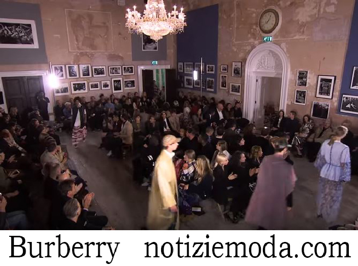 Sfilata Burberry Primavera Estate 2018 Donna E Uomo