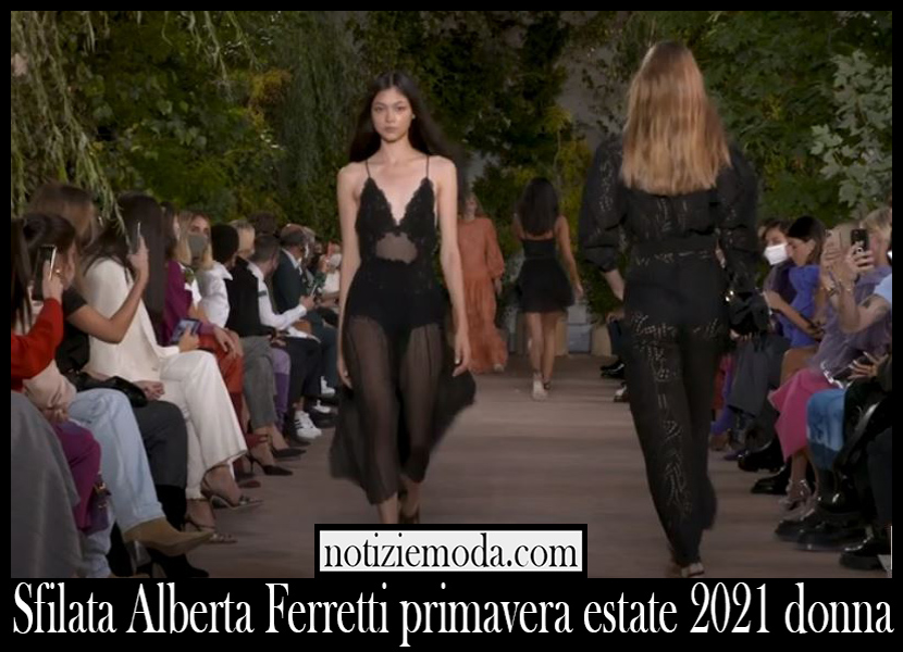 Sfilata Alberta Ferretti primavera estate 2021 donna