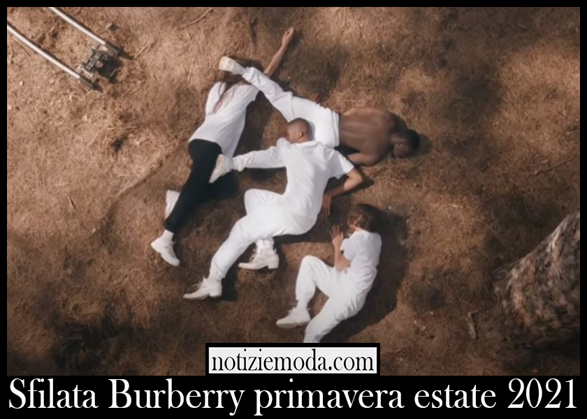 Sfilata Burberry primavera estate 2021