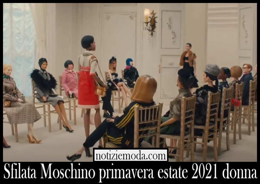 Sfilata Moschino primavera estate 2021 donna