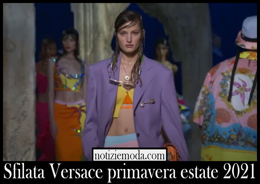 Sfilata Versace primavera estate 2021