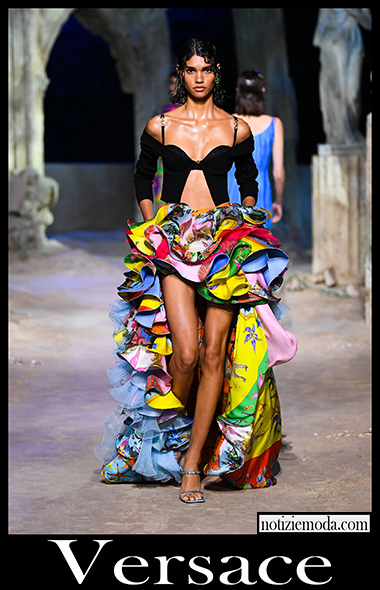 Collezione Versace primavera estate 2021 moda donna 4 Collezione Versace primavera estate 2021 moda donna 4