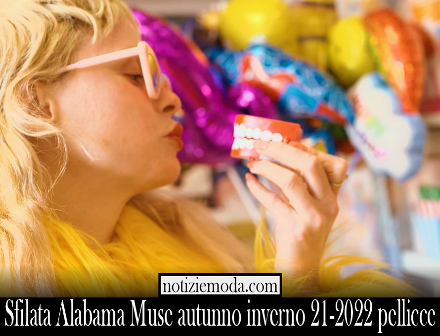 Sfilata Alabama Muse autunno inverno 21 2022 pellicce Sfilata Alabama Muse autunno inverno 21 2022 pellicce