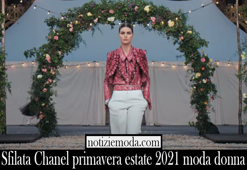 Sfilata Chanel primavera estate 2021 moda donna