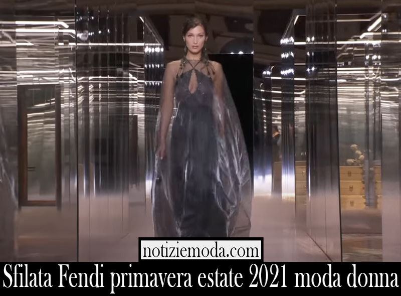 Sfilata Fendi primavera estate 2021 moda donna