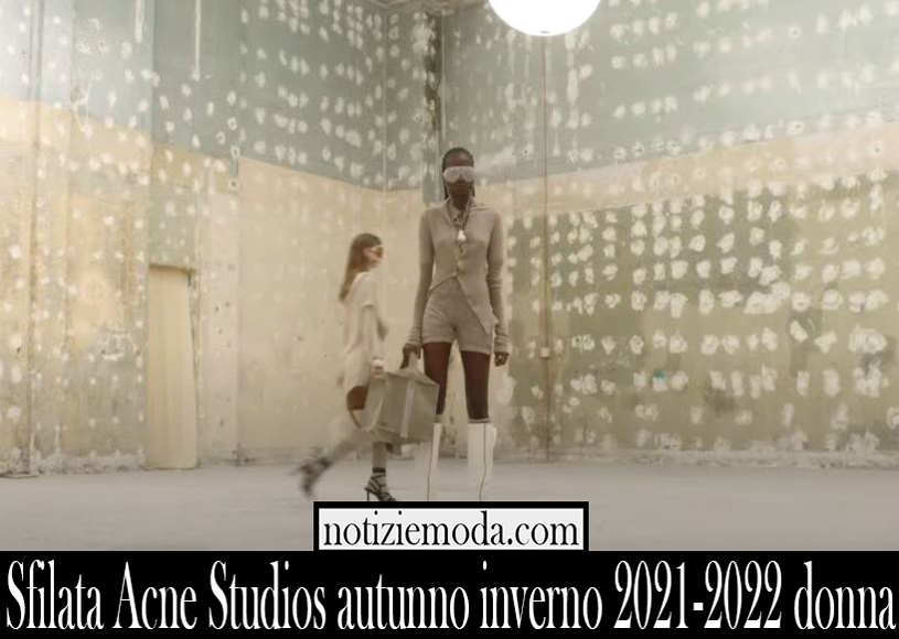 Sfilata Acne Studios autunno inverno 2021 2022 donna