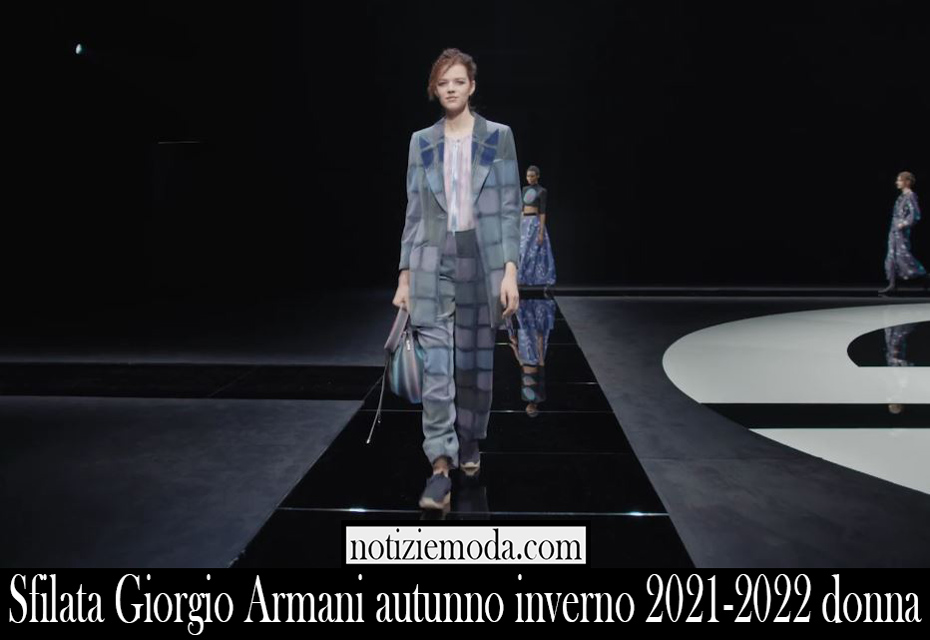Sfilata Giorgio Armani autunno inverno 2021 2022 donna