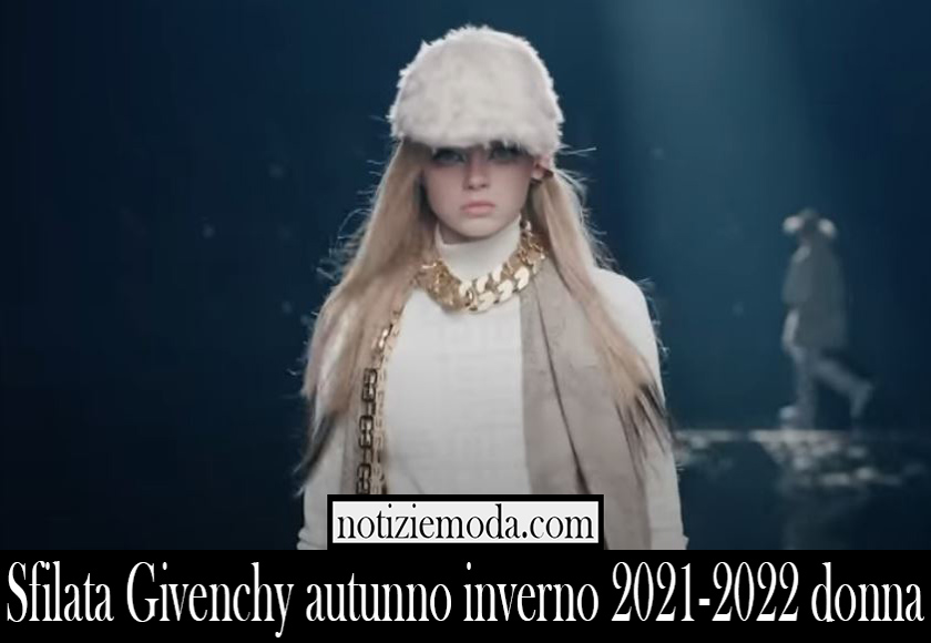 Sfilata Givenchy autunno inverno 2021 2022 donna
