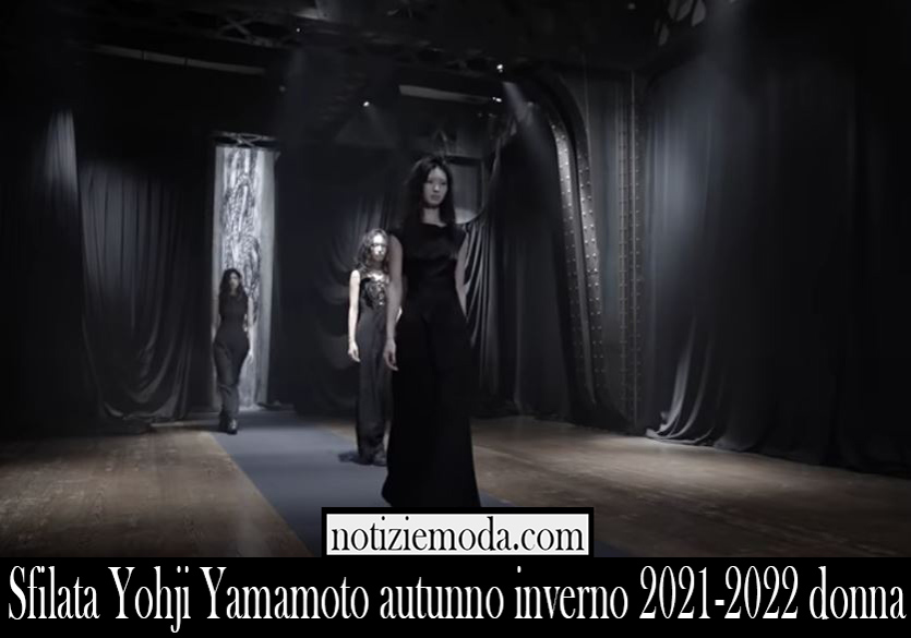 Sfilata Yohji Yamamoto autunno inverno 2021 2022 donna