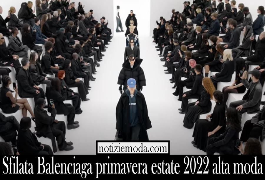 Sfilata Balenciaga primavera estate 2022 alta moda