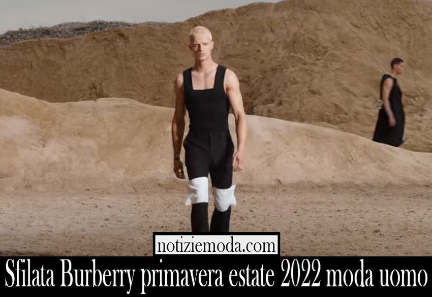 Sfilata Burberry primavera estate 2022 moda uomo