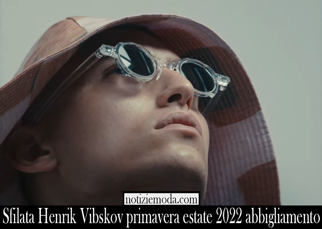 Sfilata Henrik Vibskov primavera estate 2022 abbigliamento