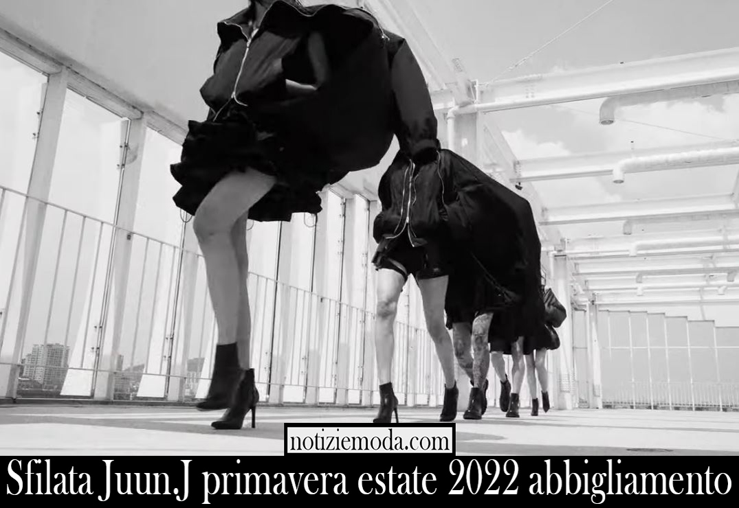 Sfilata Juun.J primavera estate 2022 abbigliamento