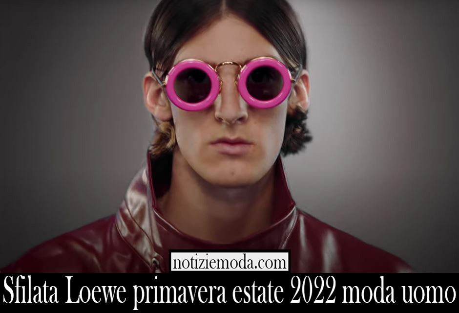 Sfilata Loewe primavera estate 2022 moda uomo Sfilata Loewe primavera estate 2022 moda uomo