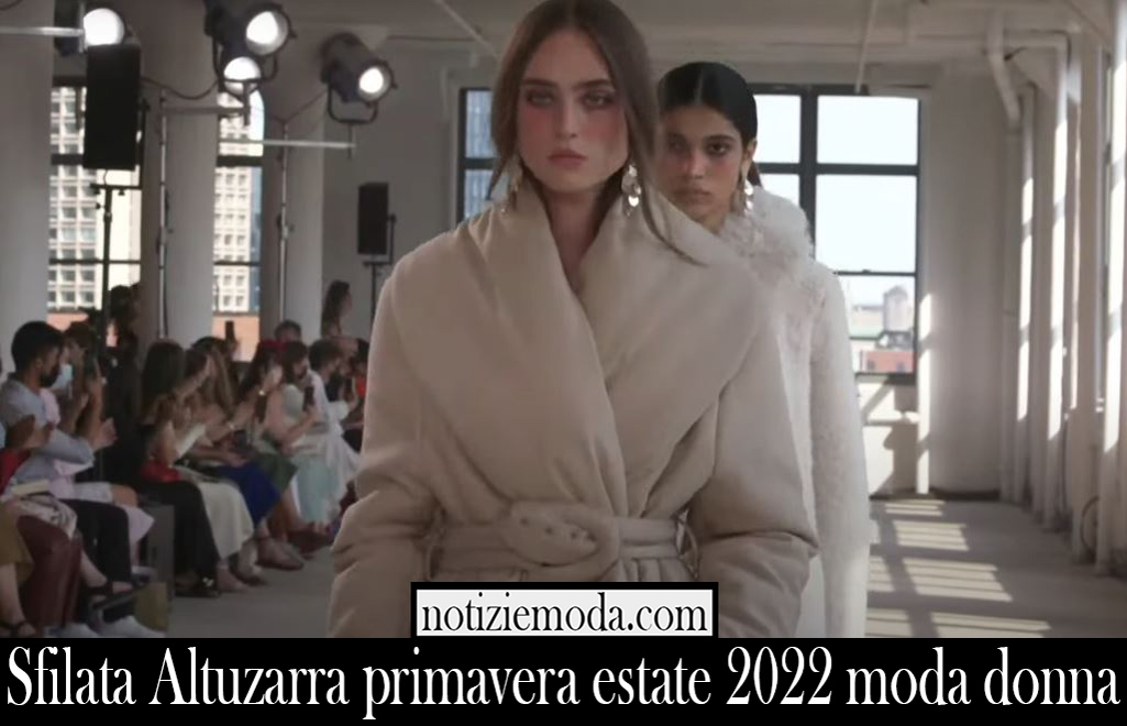Sfilata Altuzarra primavera estate 2022 moda donna