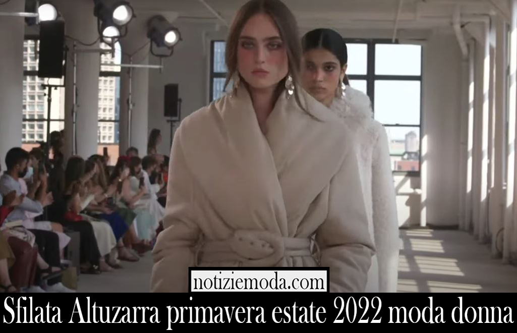 Sfilata Altuzarra primavera estate 2022 moda donna Sfilata Altuzarra primavera estate 2022 moda donna