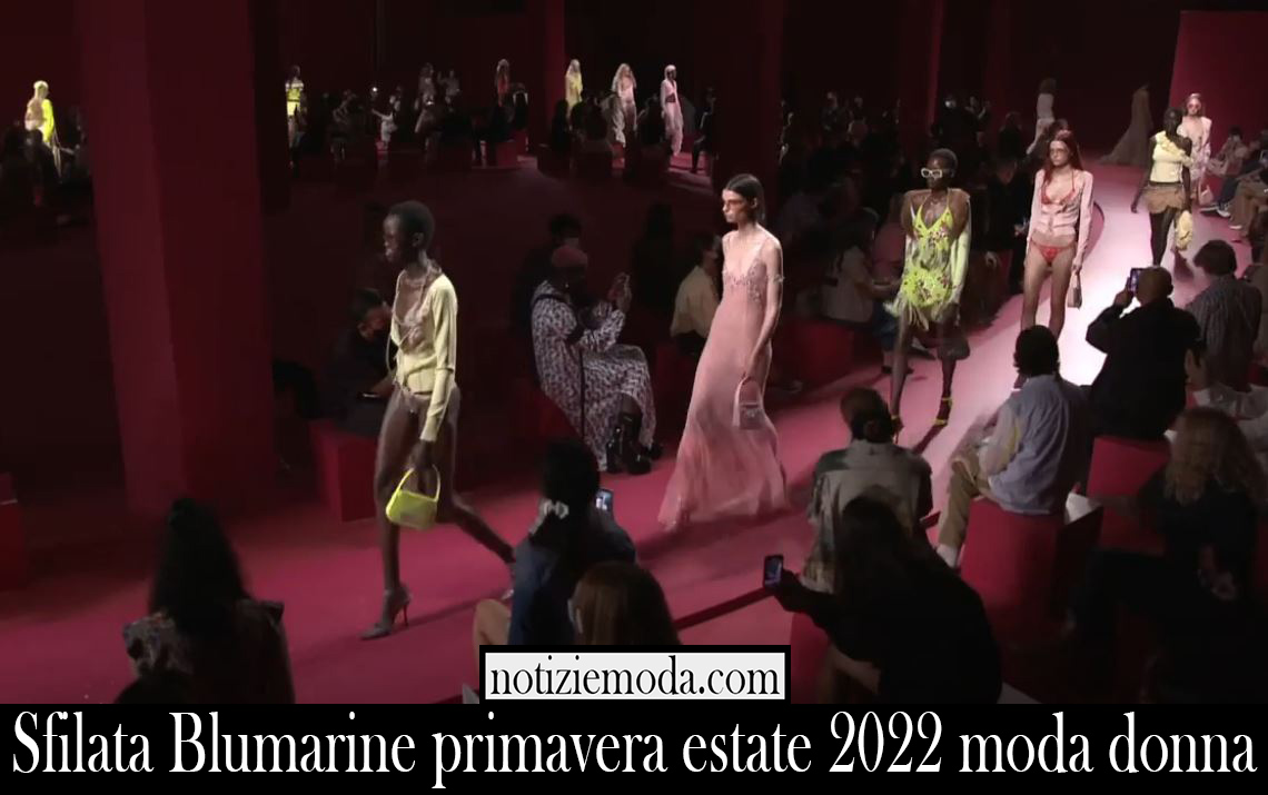 Sfilata Blumarine primavera estate 2022 moda donna