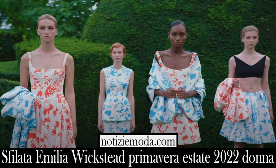 Sfilata Emilia Wickstead primavera estate 2022 donna