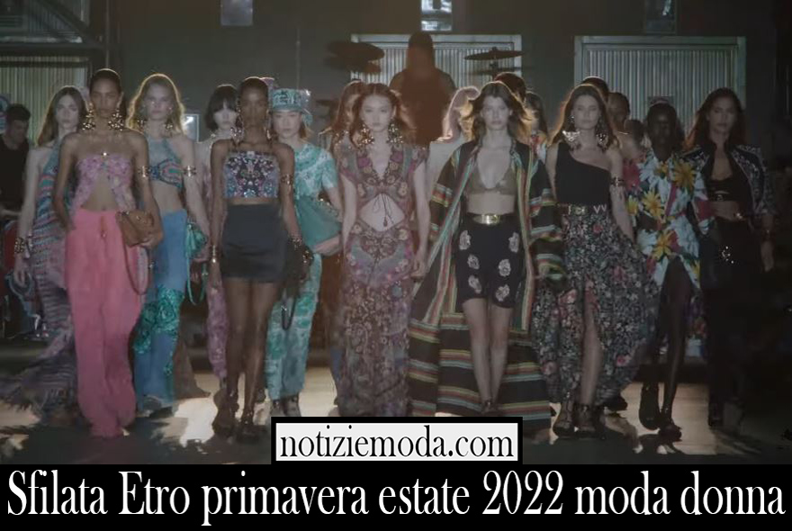 Sfilata Etro primavera estate 2022 moda donna