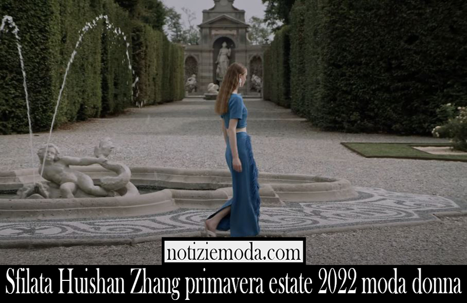 Sfilata Huishan Zhang primavera estate 2022 moda donna