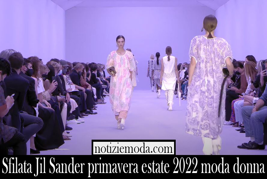 Sfilata Jil Sander primavera estate 2022 moda donna