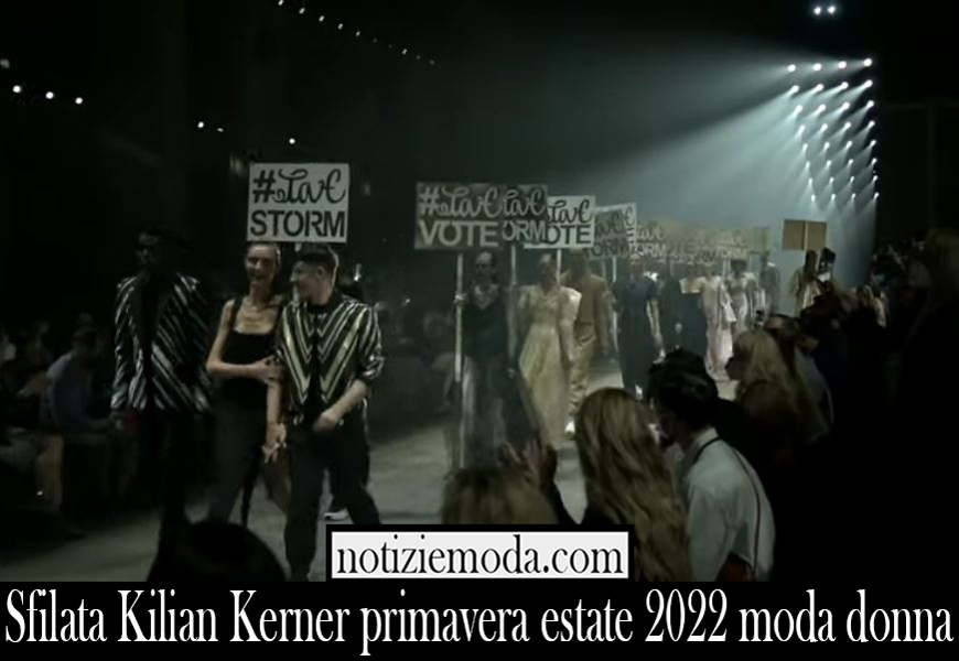 Sfilata Kilian Kerner primavera estate 2022 moda donna