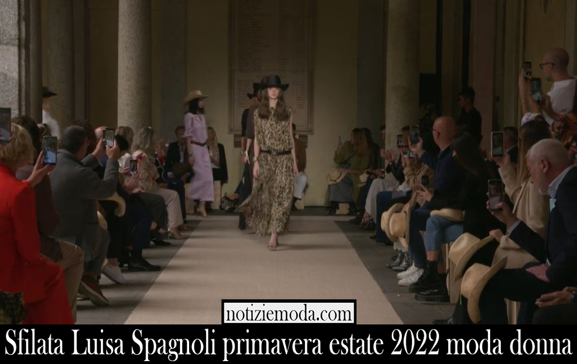 Sfilata Luisa Spagnoli primavera estate 2022 moda donna