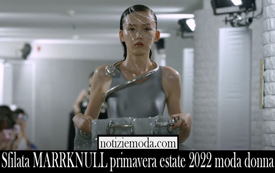 Sfilata MARRKNULL primavera estate 2022 moda donna