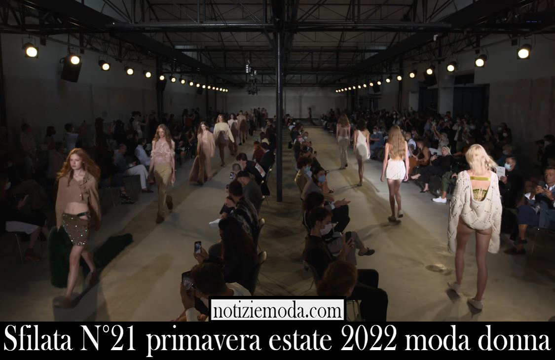 Sfilata N°21 primavera estate 2022 moda donna