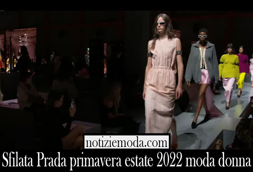 Sfilata Prada primavera estate 2022 moda donna