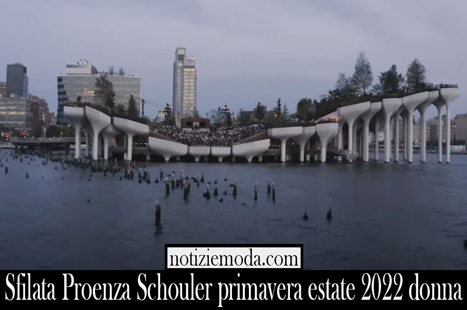 Sfilata Proenza Schouler primavera estate 2022 donna