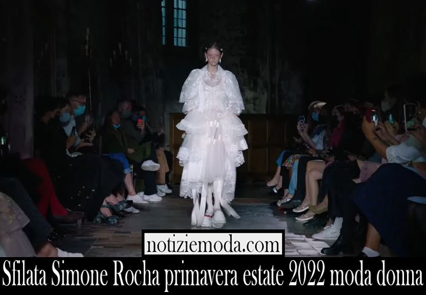 Sfilata Simone Rocha primavera estate 2022 moda donna