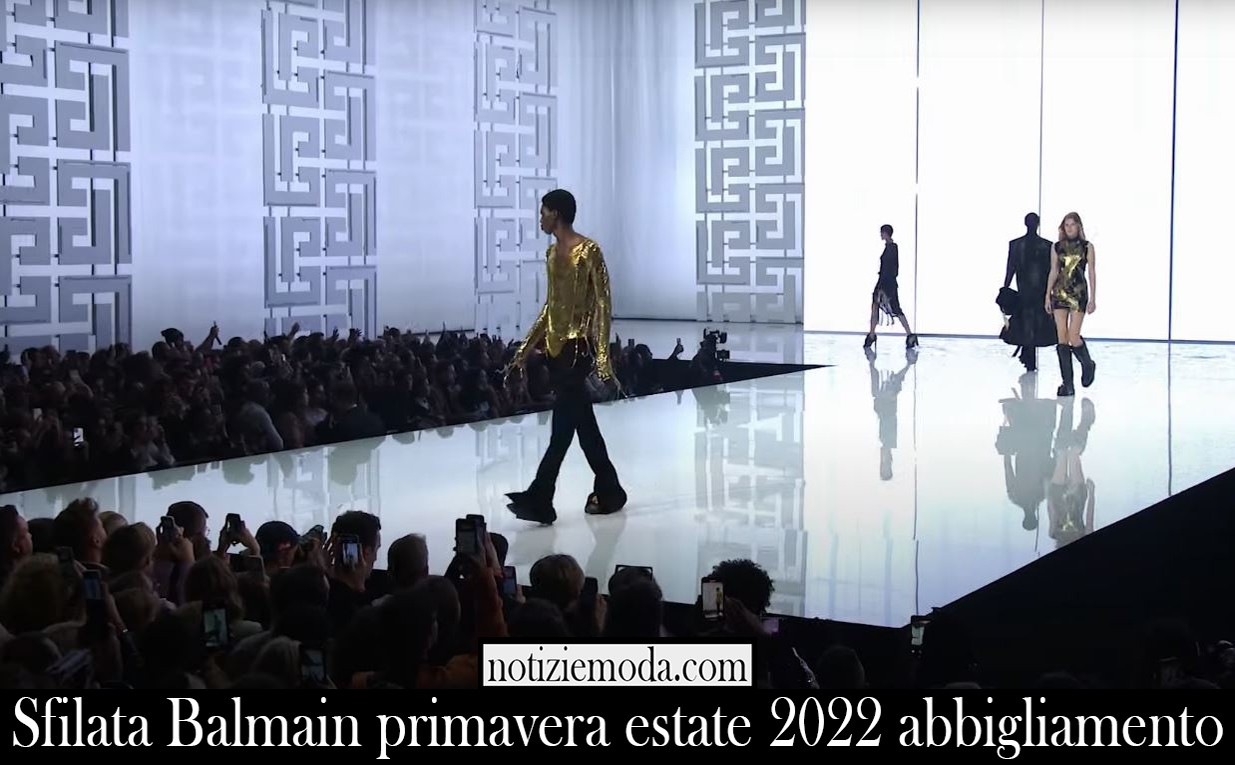 Sfilata Balmain primavera estate 2022 abbigliamento