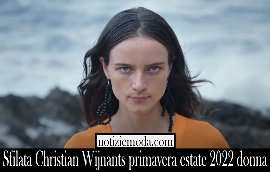 Sfilata Christian Wijnants primavera estate 2022 donna