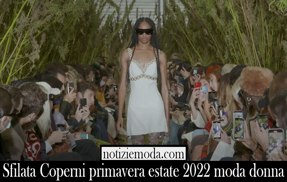 Sfilata Coperni primavera estate 2022 moda donna