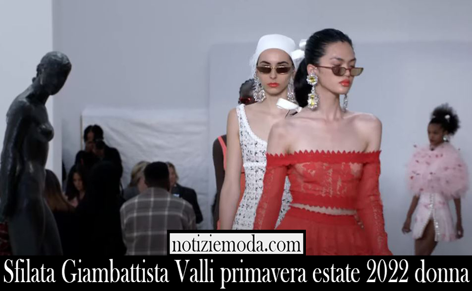 Sfilata Giambattista Valli primavera estate 2022 donna