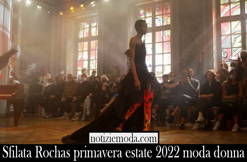 Sfilata Rochas primavera estate 2022 moda donna