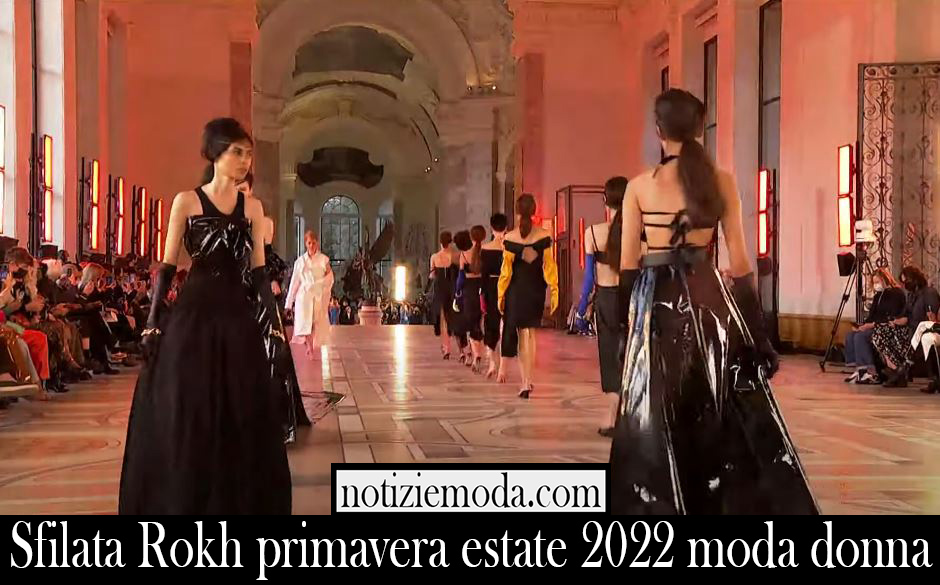 Sfilata Rokh primavera estate 2022 moda donna