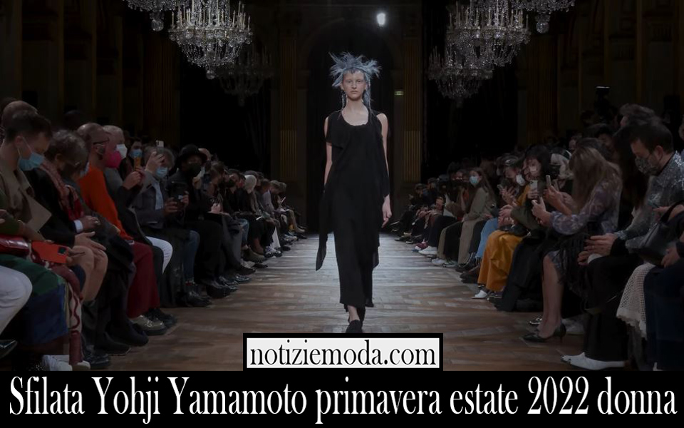 Sfilata Yohji Yamamoto primavera estate 2022 donna