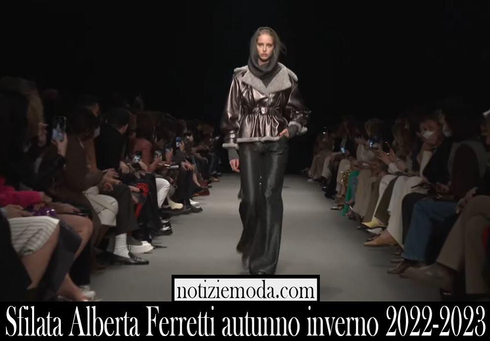 Sfilata Alberta Ferretti autunno inverno 2022 2023