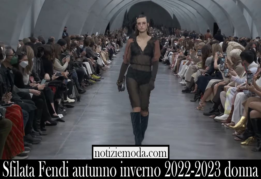 Sfilata Fendi autunno inverno 2022 2023 donna