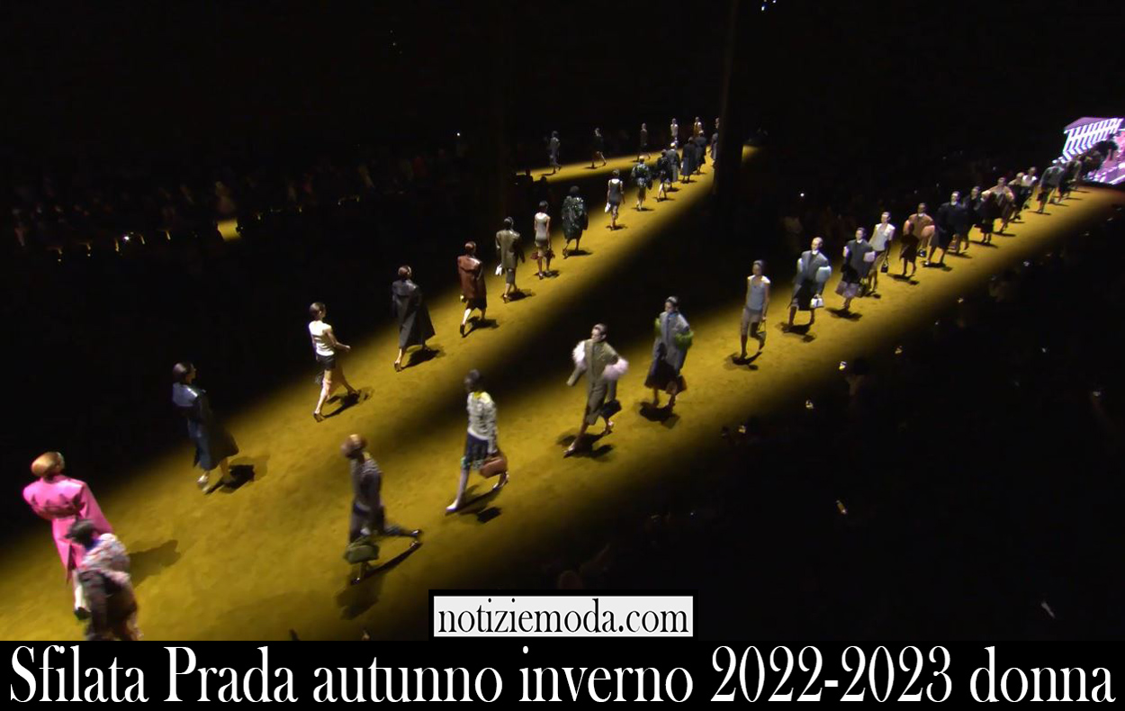 Sfilata Prada autunno inverno 2022 2023 donna