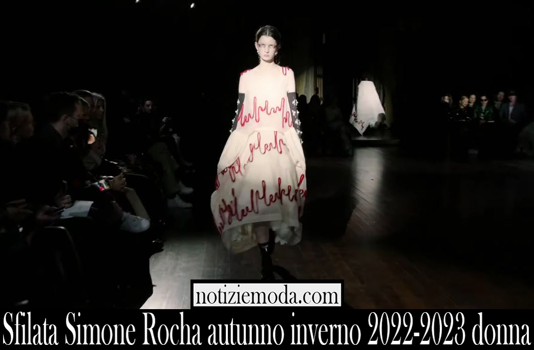 Sfilata Simone Rocha autunno inverno 2022 2023 donna