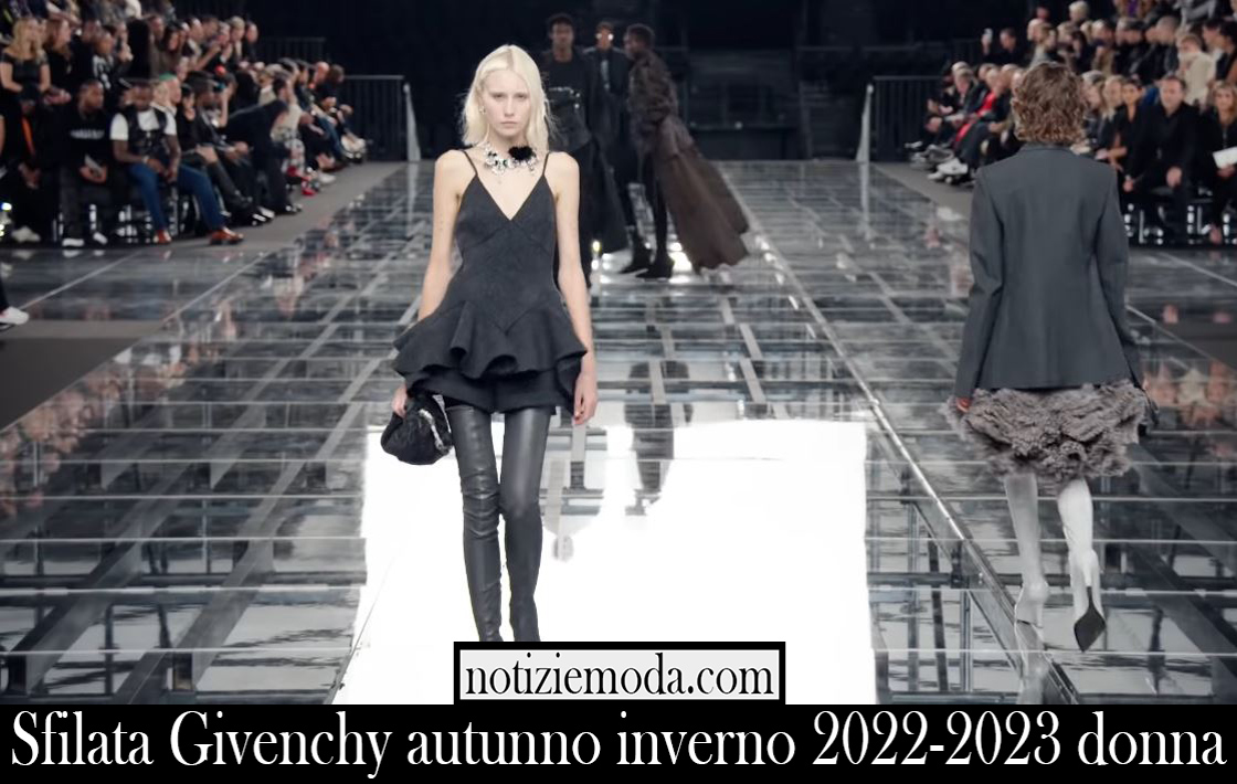 Sfilata Givenchy autunno inverno 2022 2023 donna