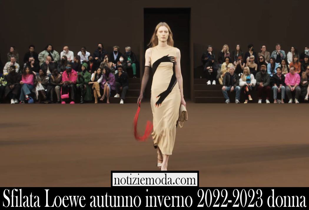 Sfilata Loewe autunno inverno 2022 2023 donna