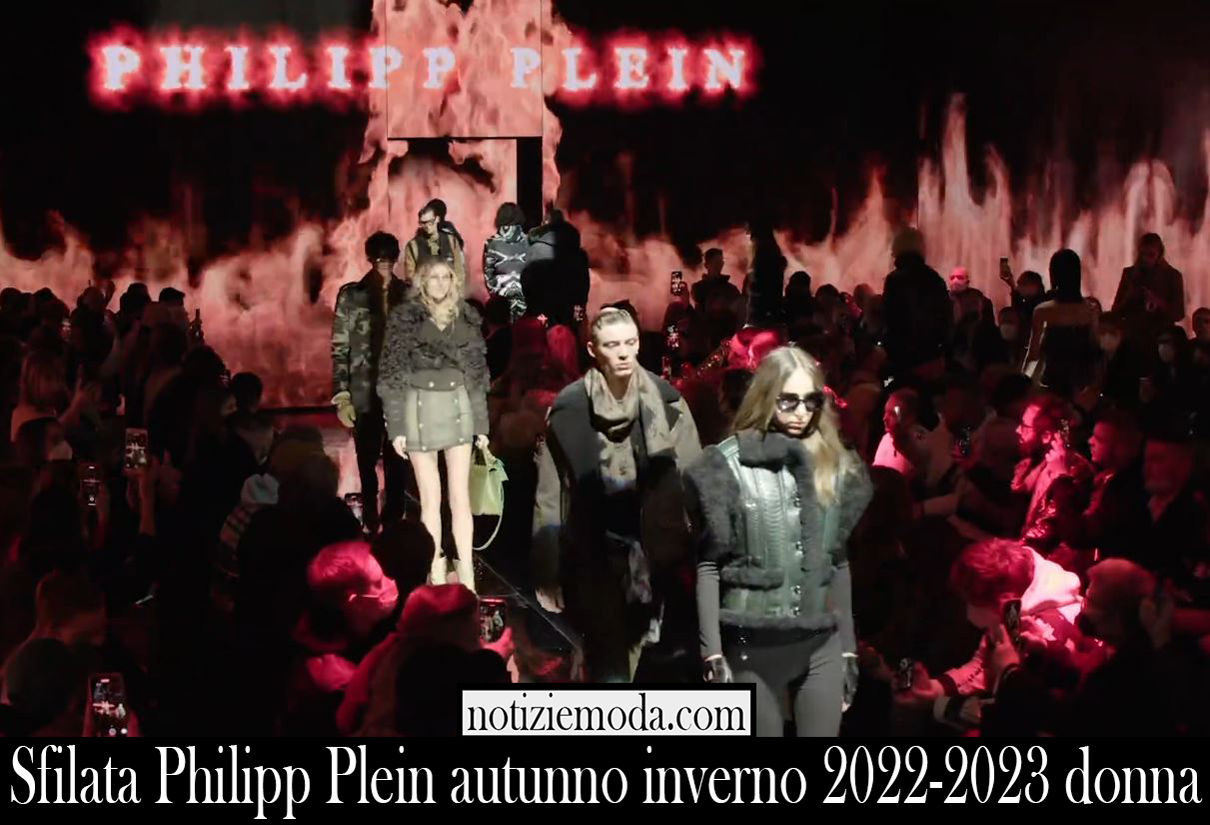 Sfilata Philipp Plein autunno inverno 2022 2023 donna