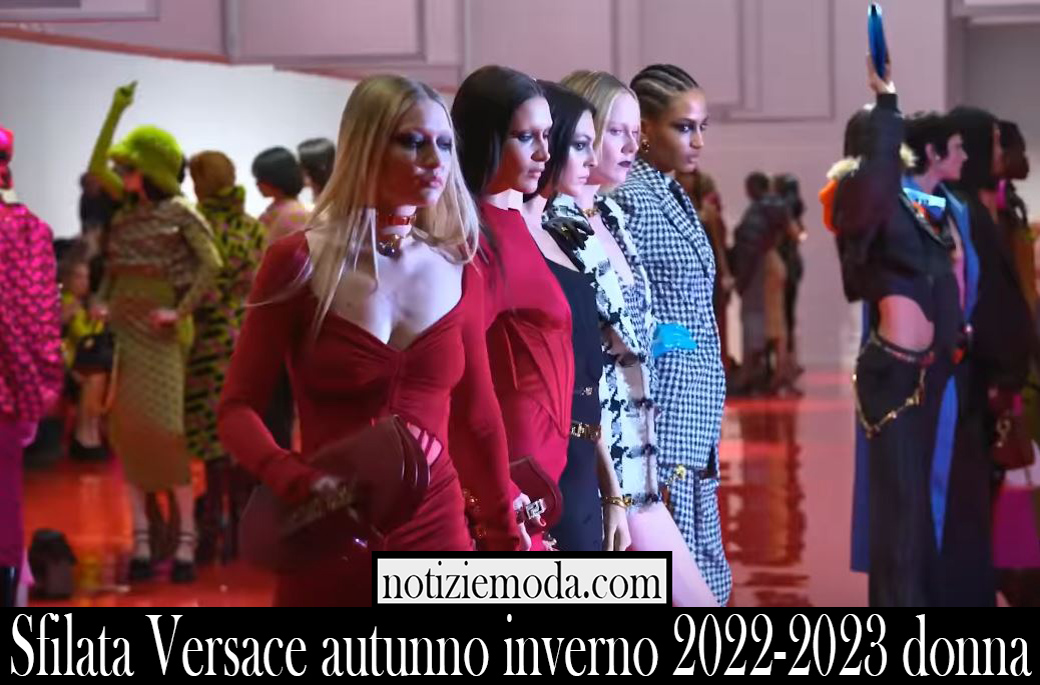 Sfilata Versace autunno inverno 2022 2023 donna