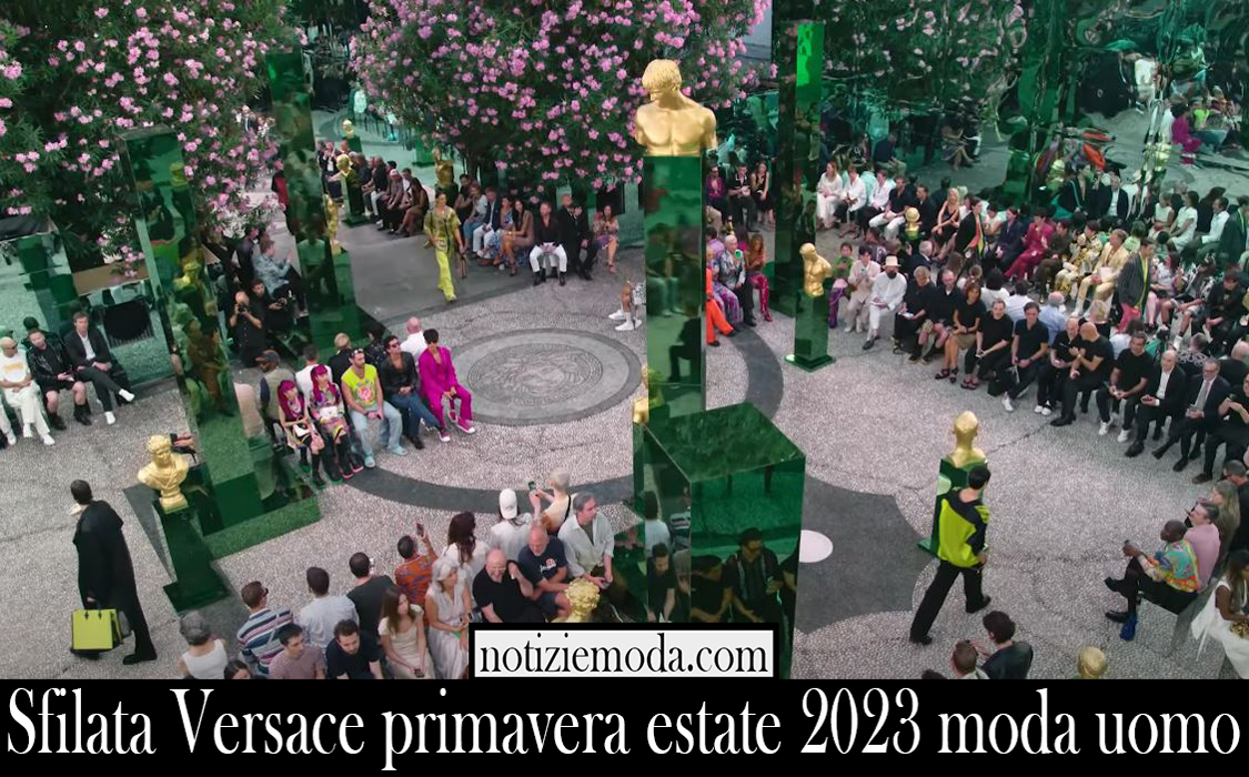 Sfilata Versace primavera estate 2023 moda uomo